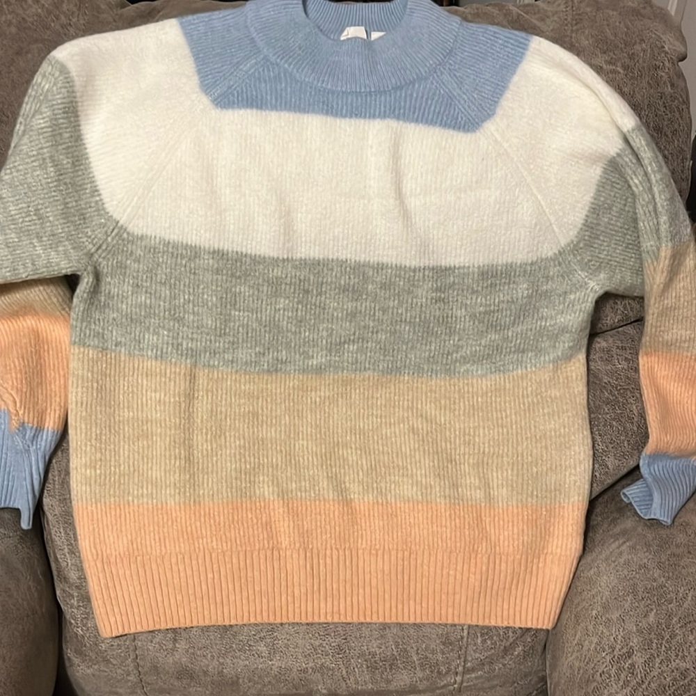 GAP Sweater size medium